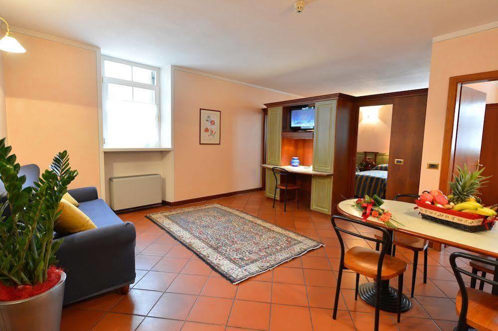 רוברטו Residence Del Messaggero מראה חיצוני תמונה