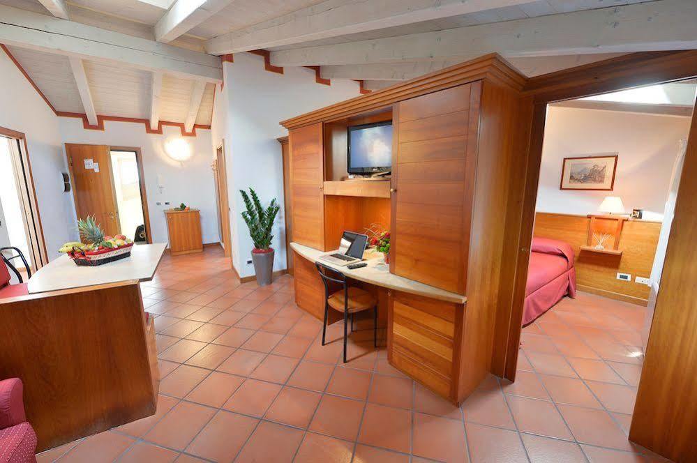 רוברטו Residence Del Messaggero מראה חיצוני תמונה